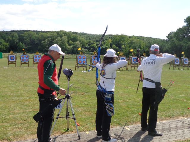 Recurveschützin Annedore Roebisch beim Preisgeldturnier DSB in Leipzig 2015