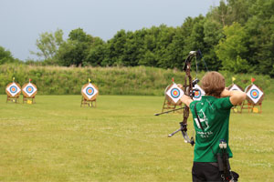Compoundschütze Leon Hollas bei den Chemnitz Masters 2015