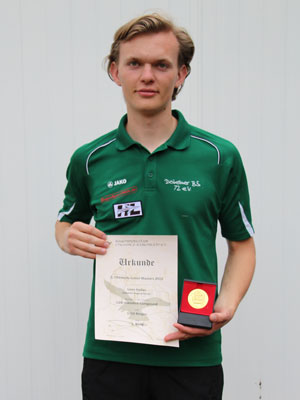 Compoundschütze Leon Hollas wird Erster bei den Chemnitz Masters 2015