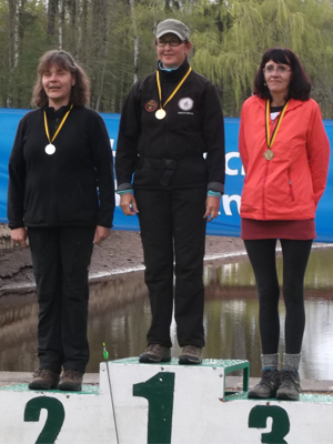Langbogenschützin Claudia Timm bei der Landesmeisterschaft Feld/Wald vom BSSA 2015
