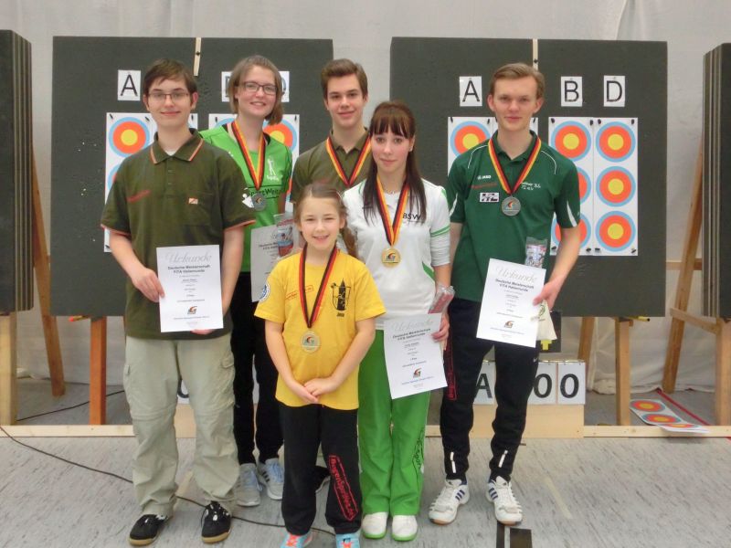 Medaillenregen für das Team der BogenSportWelt bei der Deutschen Meisterschaft in Blumberg 2015
