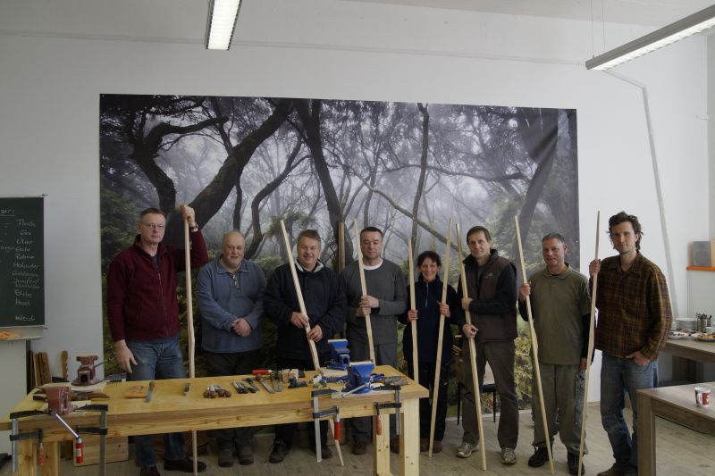 Die teilnehmer des ersten Bogenbaukurses mit Thies Köhn in der BogenSportWelt.de in Anklam