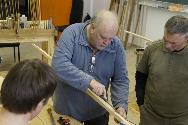 Bogenbau: Herausarbeiten der Backseite eine Langbogens