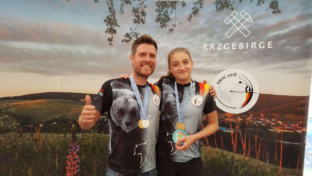 Philipp Räder und Annika Rennett konnten sich in Oberwiesenthal über ihre Goldmedaillen freuen Philipp Räder und Annika Rennett konnten sich in Oberwiesenthal über ihre Goldmedaillen freuen