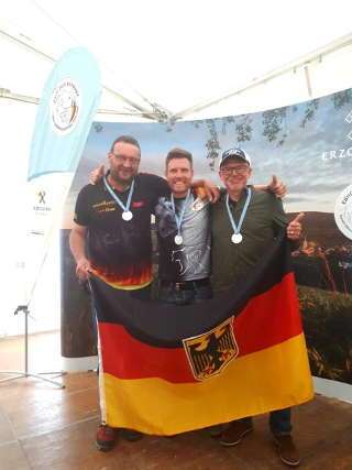 EBHC-Silber mit der FSR Mannschaft für Philipp Räder EBHC-Silber mit der FSR Mannschaft für Philipp Räder