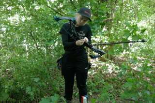 Linda Mentzel mit ihrem neuen Bogen auf der LM 3D in Schlotheim Linda Mentzel mit ihrem neuen Bogen auf der LM 3D in Schlotheim