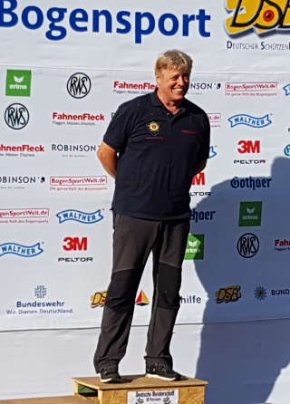 Richard freute sich sichtlich über seinen 1. Platz auf der DM 3D in Hinzweiler Richard freute sich sichtlich über seinen 1. Platz auf der DM 3D in Hinzweiler