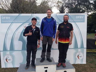 Auch auf der DM Bowhunter des DFBV gewann Philipp in diesem Jahr die Silbermedaille Auch auf der DM Bowhunter des DFBV gewann Philipp in diesem Jahr die Silbermedaille