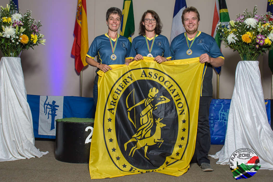 Glückliche Gesichter bei der Deutschen Mannschaft: Sieg bei den World Archery Field Championships IFAA in Südafrika Glückliche Gesichter bei der Deutschen Mannschaft: Sieg bei den World Archery Field Championships IFAA in Südafrika