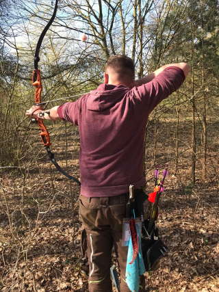 Justus mit seinem Recurvebogen in Arcen