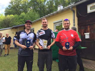 Philipp Räder (l.) erzielte den 2. Platz der Freestyle Recurve Herren