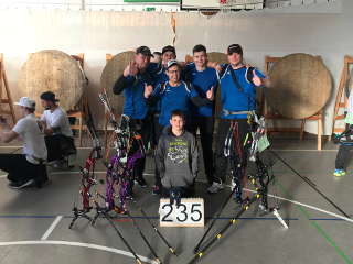 Domenic Kiehl mit seinem Team beim Bayernliga-Finale in Wendelstein